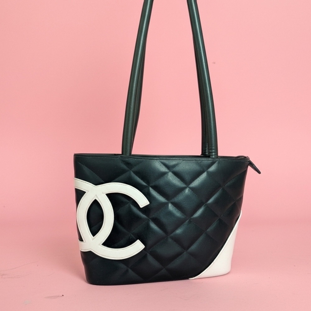 Source Unknown Black and White Quilted Shoulder Bag